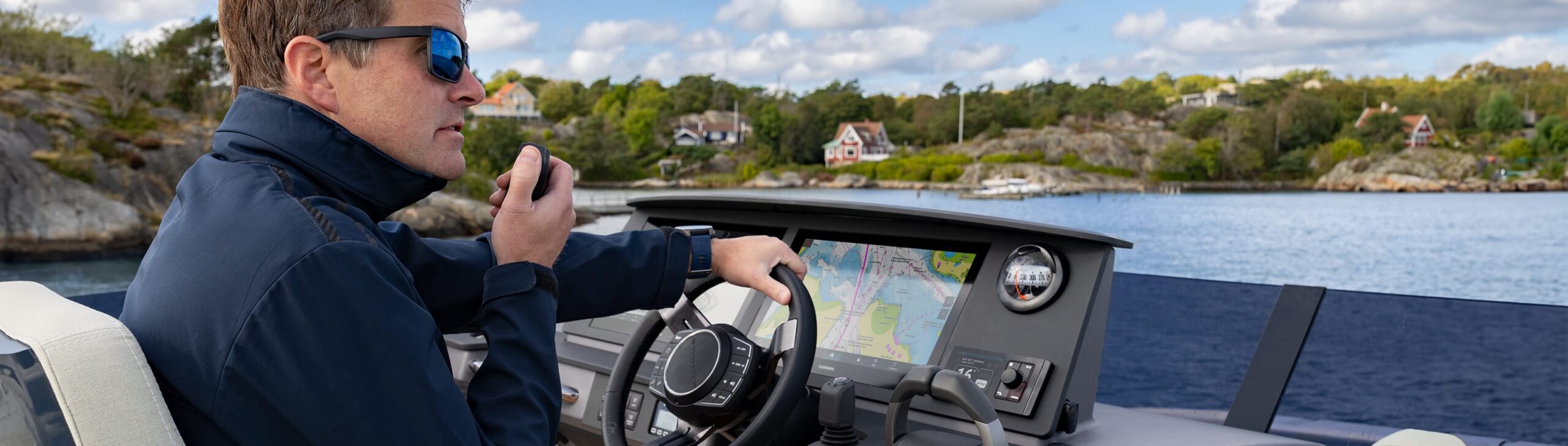 Garmin Signal RM 100 Marine VHF Radio | Garmin South Africa